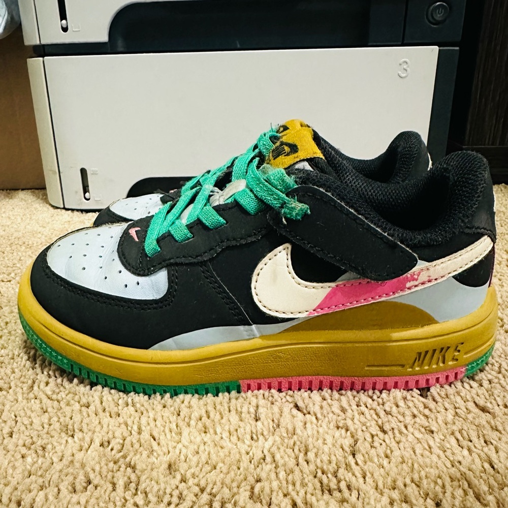 Nike Air Force 1 LV8 EasyOn Girls Size 12